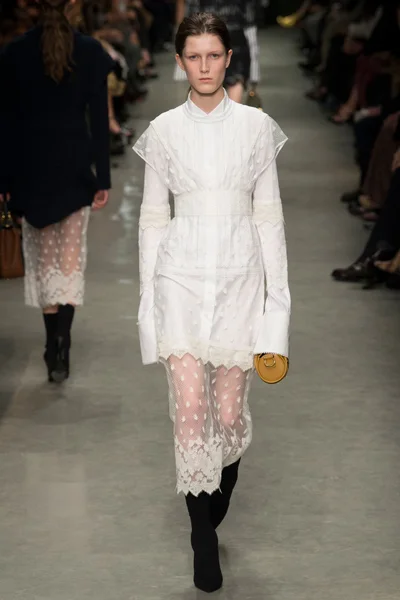Look 18